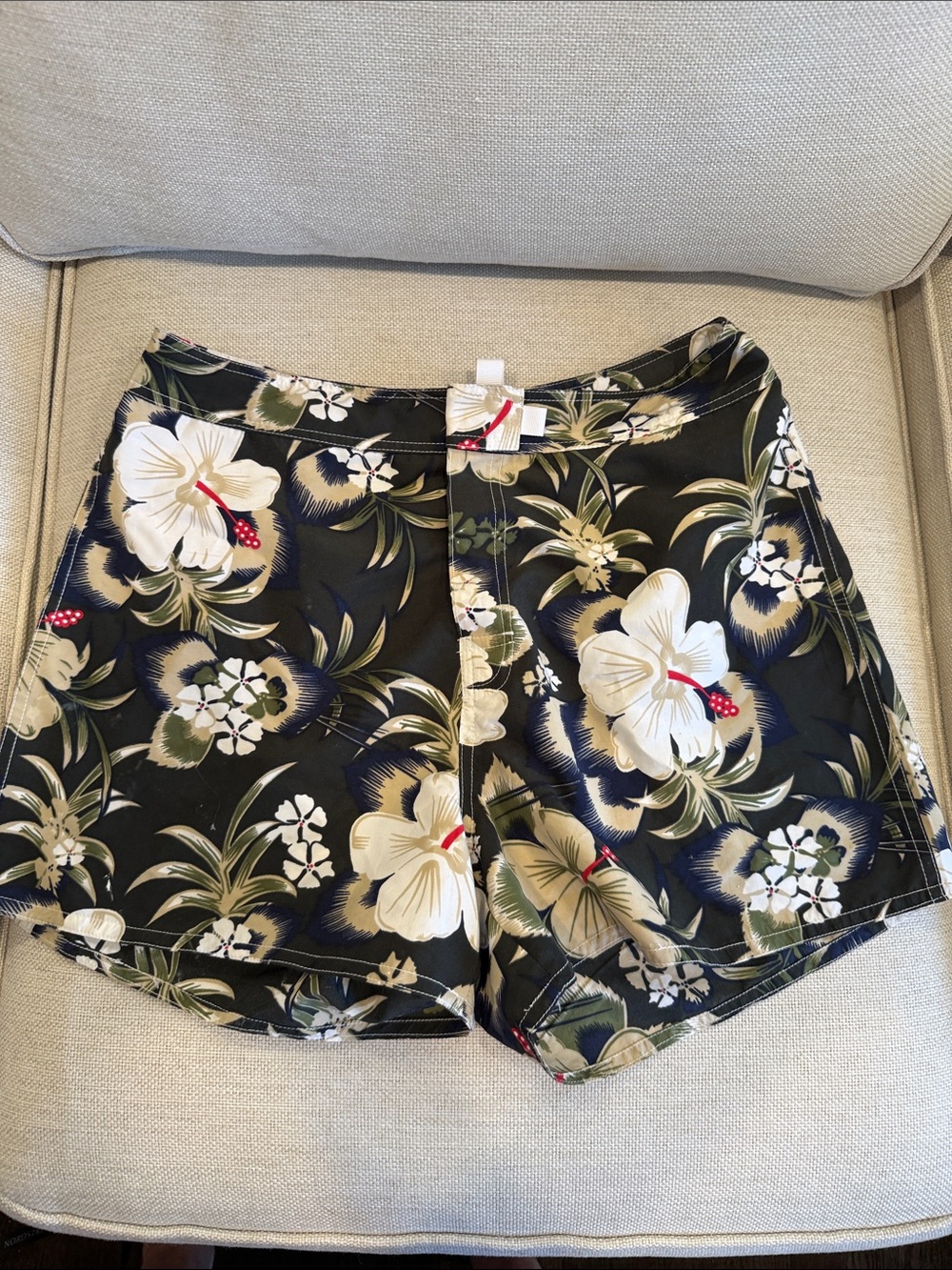 BW Sport Women's Black Hawaiian Floral  Board Shorts - Size 10